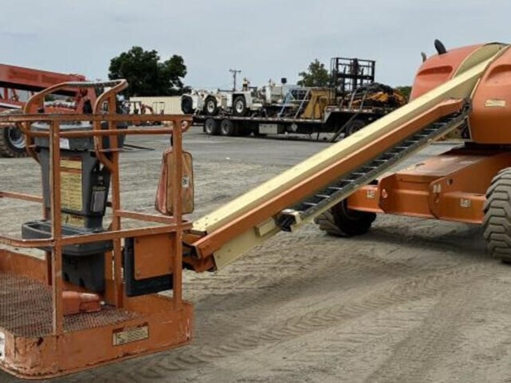 2009-jlg-400s-image-1