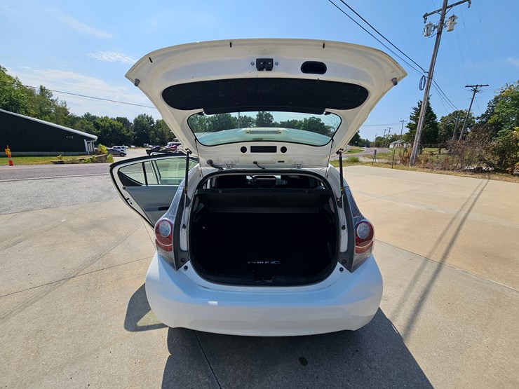 #16993-•-2012-toyota-prius-c-passenger-car-image-44