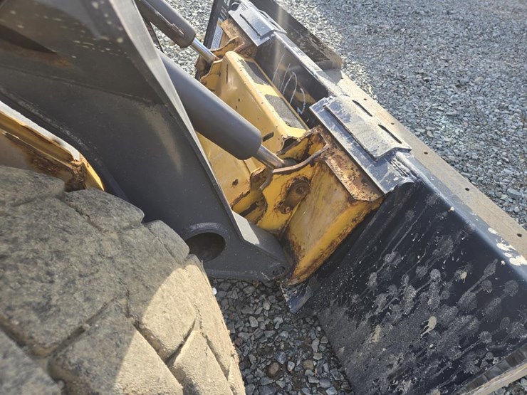 deere-324g-image-11