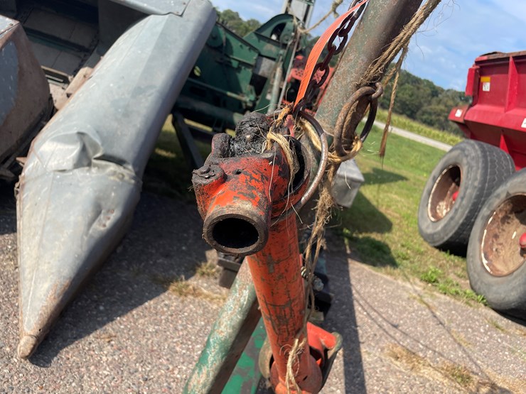 #1032-•-new-idea-(2)-row-corn-picker-image-20