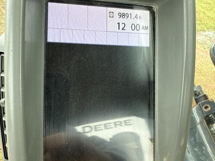 2020-deere-670g-lc-image-45