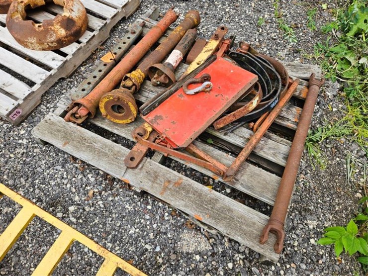 #2052-•-pallet-of-pto's-&-hitch-parts-image-15