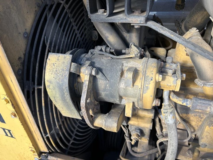 caterpillar-d4h-image-33