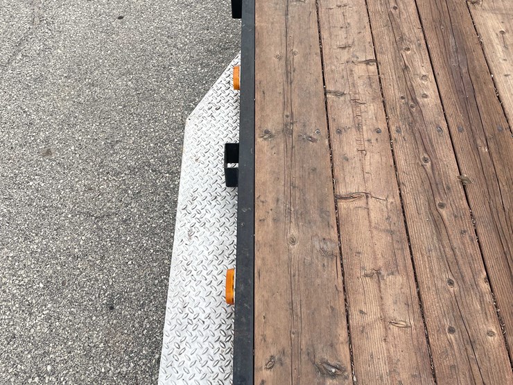 #1977-•-20'-tandem-axle-trailer-(has-wi-title)-image-35