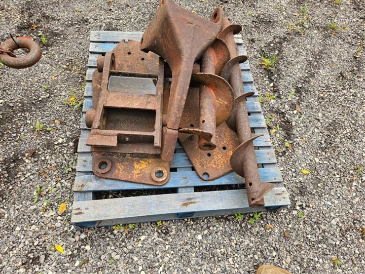#2071-•-excavator-frost-tooth,-auger-&-plates-image-5