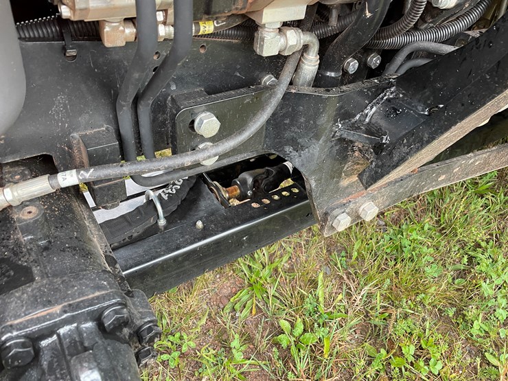 #8065-•-2024-bad-boy-4035ch-4wd-tractor-with-front-mount-berco-66"-snowblower-image-20