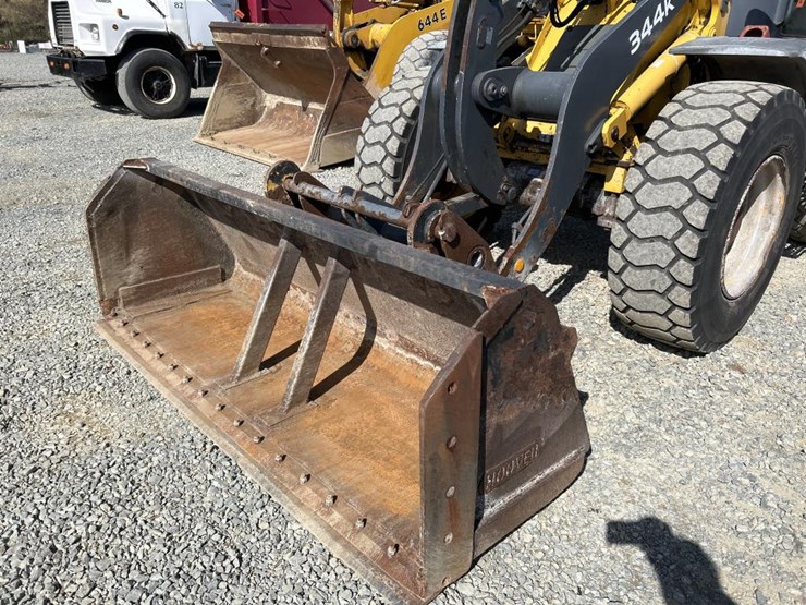 2016-deere-344k-image-9