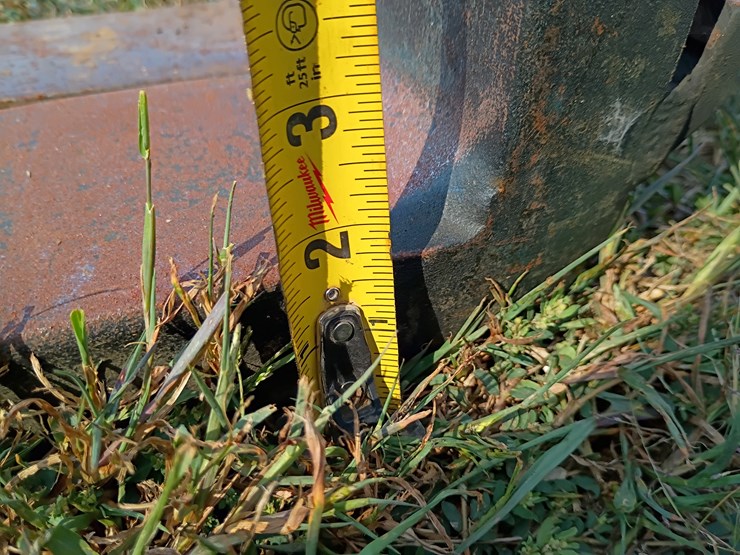 #107-•-set-of-42"-pallet-forks-[damaged]-image-9