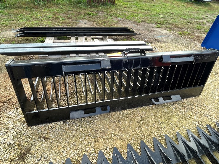 #3011-•-skid-steer-71"-rock-bucket-image-5