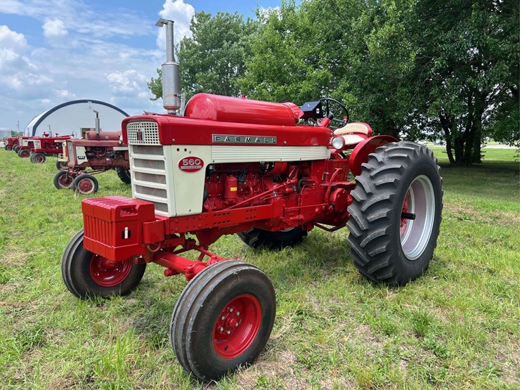 farmall-560-lp-image-1