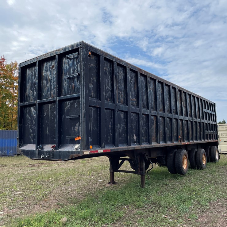 #8104 • 1982 Accrt. 40' 3-Axle Open Top Gondola Scrap Hauling Trailer (Has MI Title)