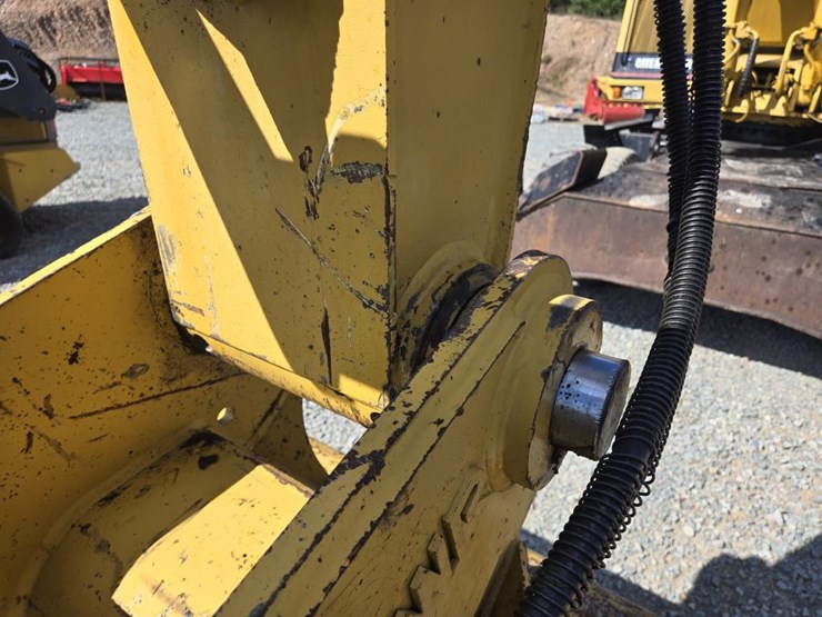 2006-caterpillar-m318-image-13