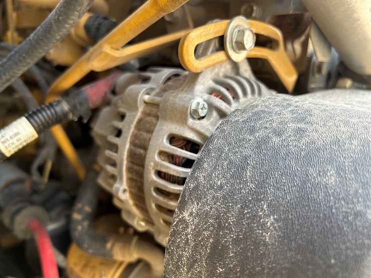 2021-caterpillar-236d3-image-31