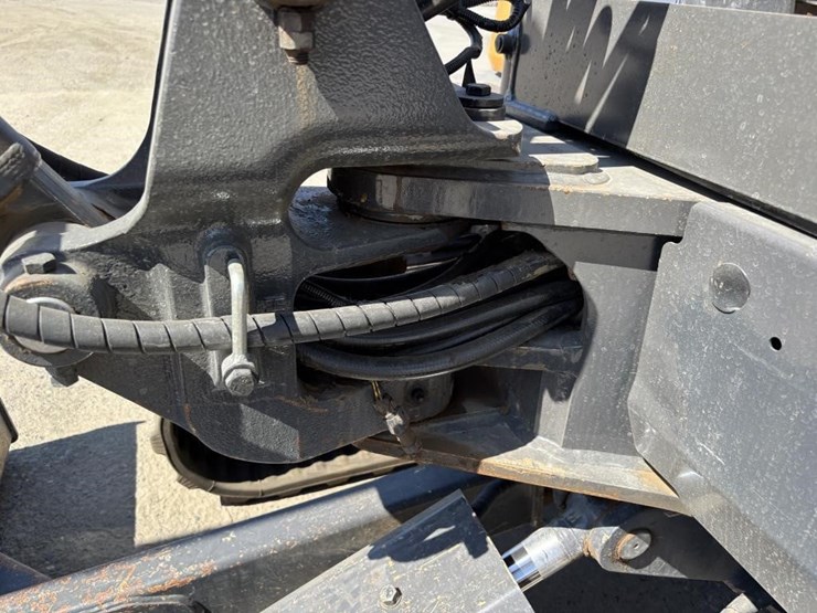 2019-case-cx37c-image-20
