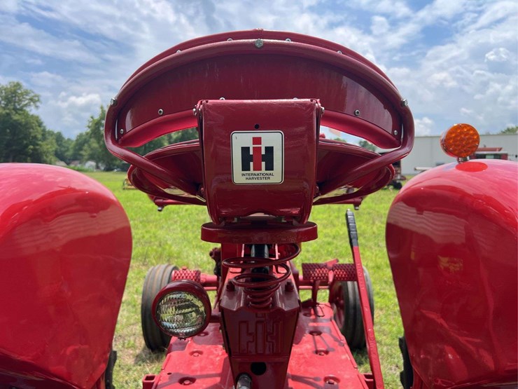 farmall-560-lp-image-56