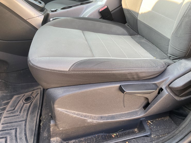 2013-ford-escape-se-image-39