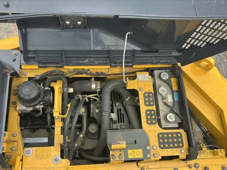 2021-komatsu-pc228-image-30