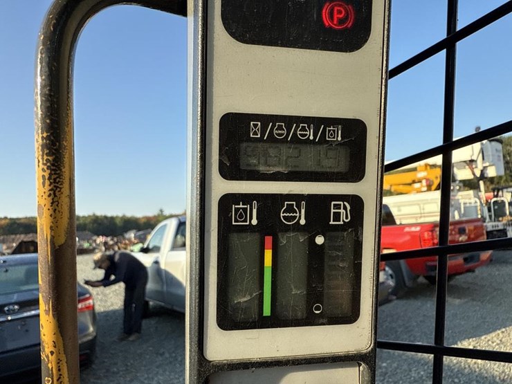 2020-new-holland-l228-image-36