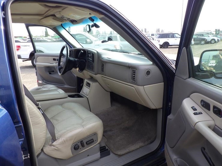 2002-chevrolet-suburban-image-6