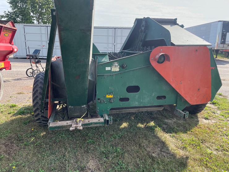 #1032-•-new-idea-(2)-row-corn-picker-image-6