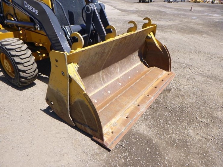 2021-deere-210l-image-10