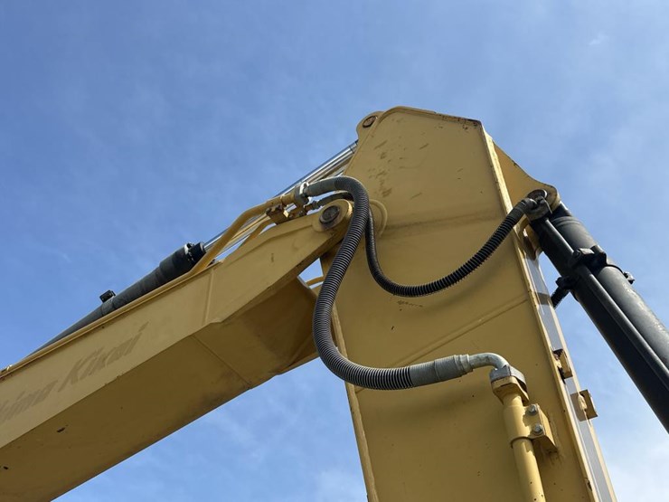 2011-caterpillar-320d-image-34
