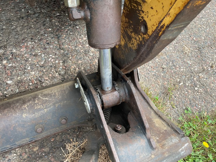 2002-caterpillar-257-image-32