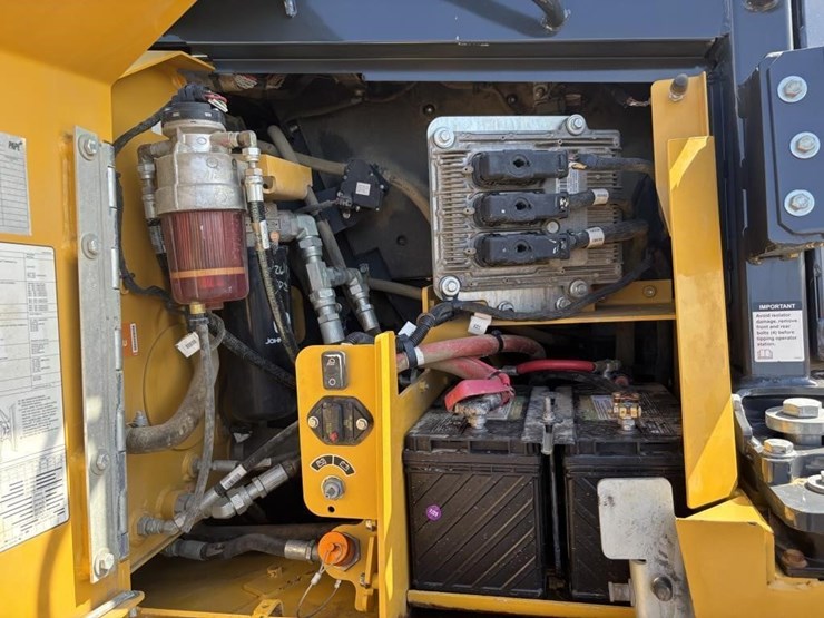 2017-deere-750k-image-55