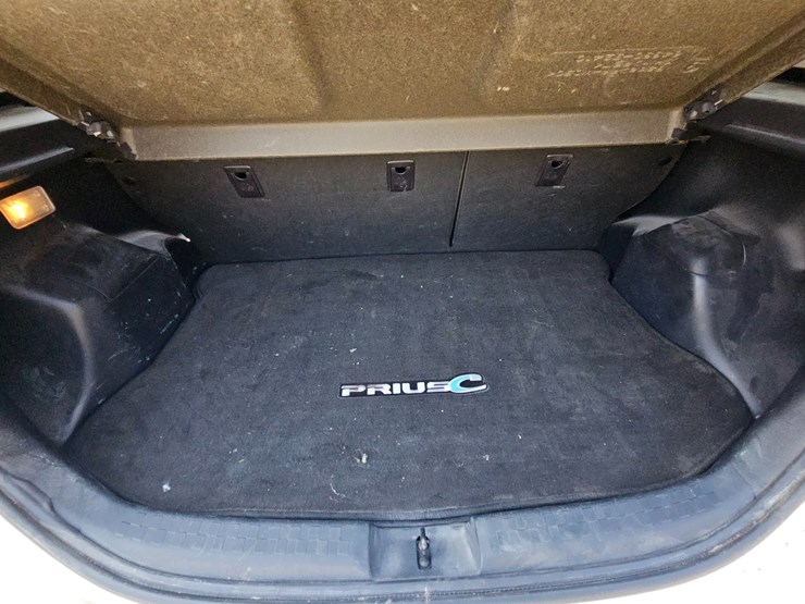 #16993-•-2012-toyota-prius-c-passenger-car-image-46