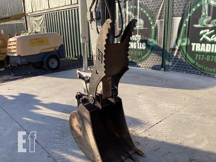 2018-takeuchi-tb290-image-12
