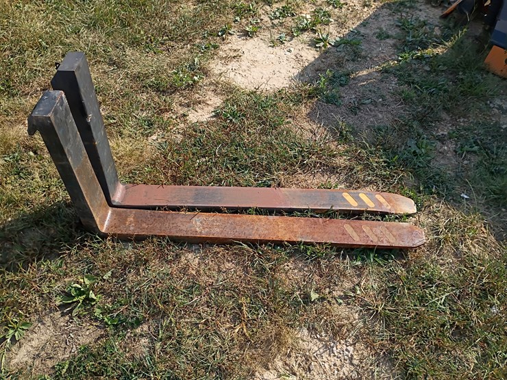 #107-•-set-of-42"-pallet-forks-[damaged]-image-4
