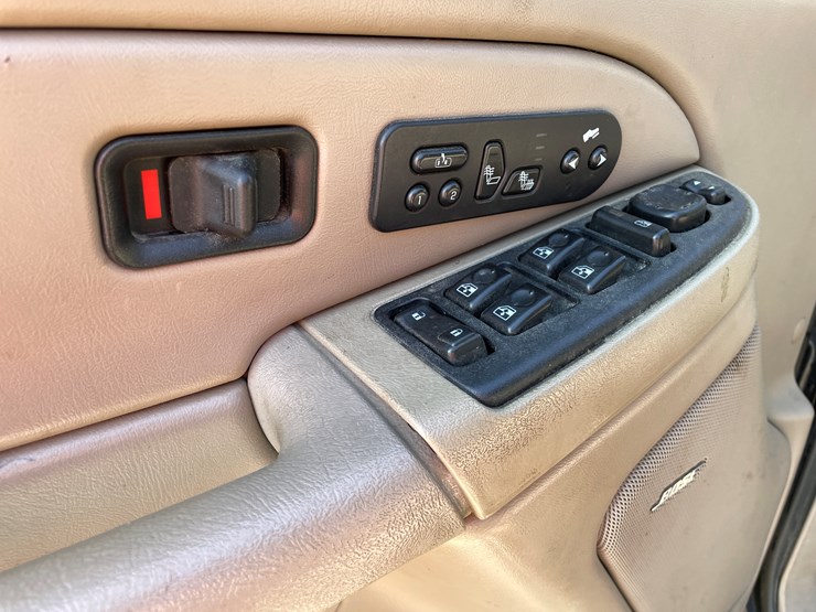#1020-•-2005-chevy-tahoe-4x4-suv-(has-wi-title)-image-41