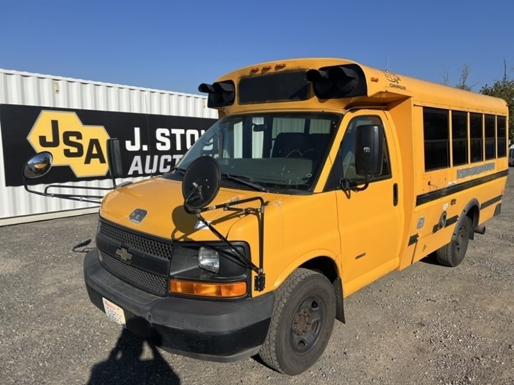 2009-chevrolet-express-school-bus-image-1