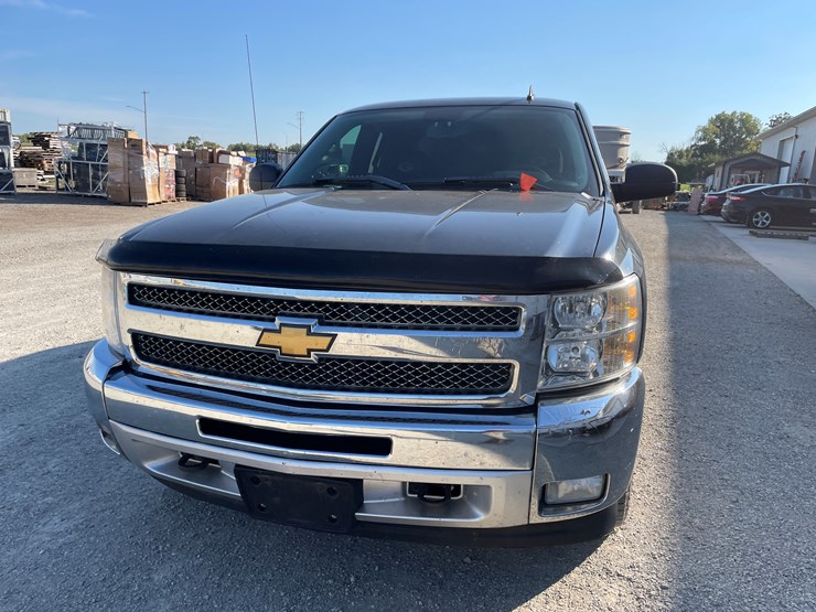 #1012-•-2012-chevy-silverado-1500-extended-cab-pickup-truck-image-2