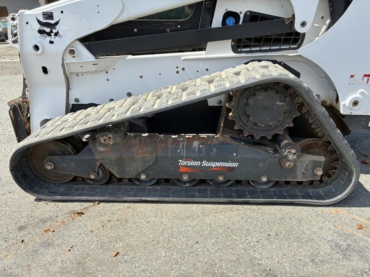 2022-bobcat-t870-image-11
