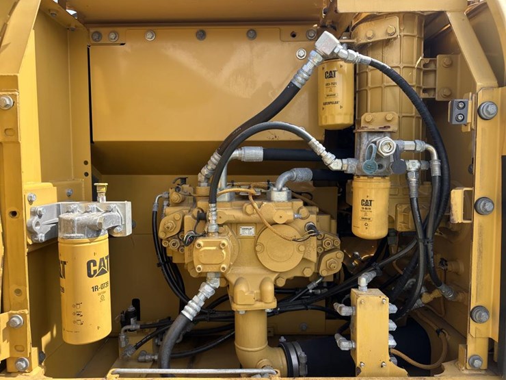 2011-caterpillar-320d-image-54