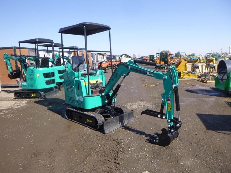 2025-agt-h15r-hydraulic-excavator-image-2