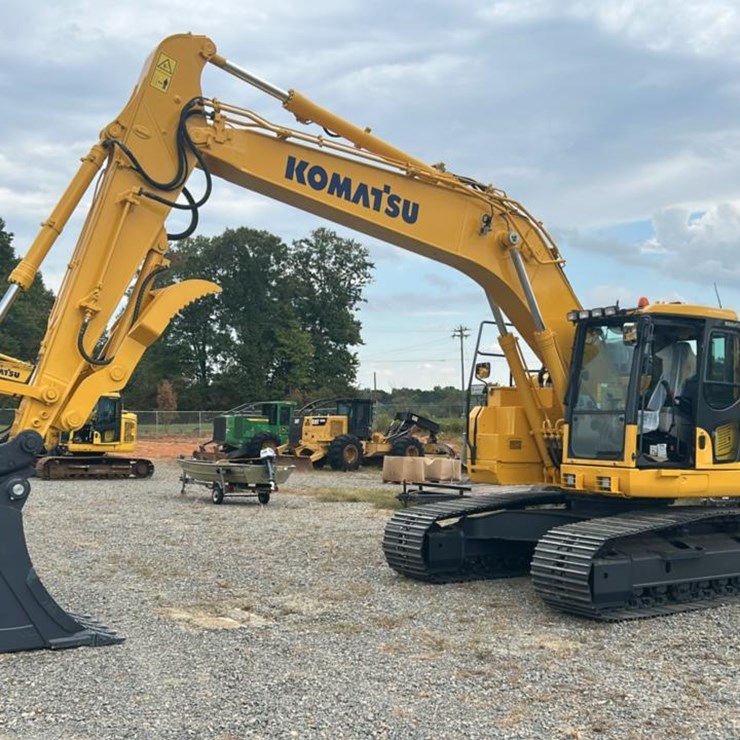 2021 KOMATSU PC228