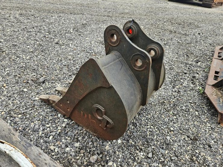 #2038-•-cp-23"-excavator-bucket-image-3