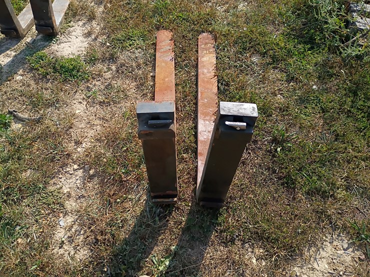 #105-•-set-of-42"-pallet-forks-image-3