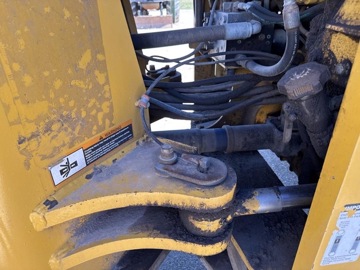 2018-deere-844k-image-35