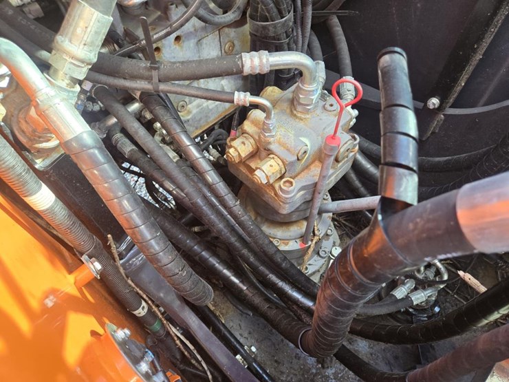 hitachi-zx130-image-28