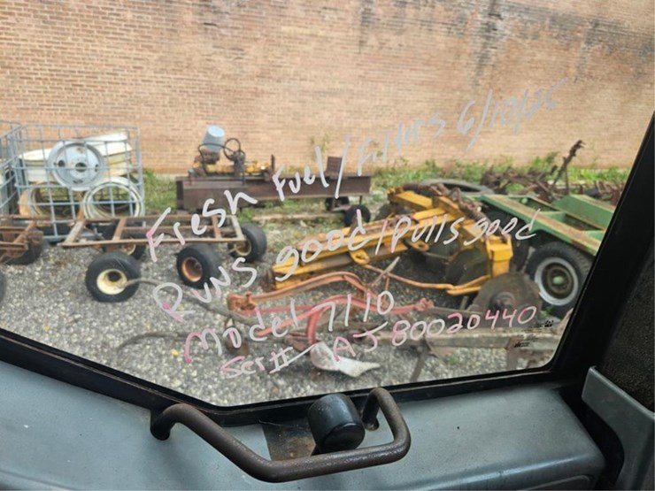 #2004-•-case-international-7110-magnum-tractor-image-37