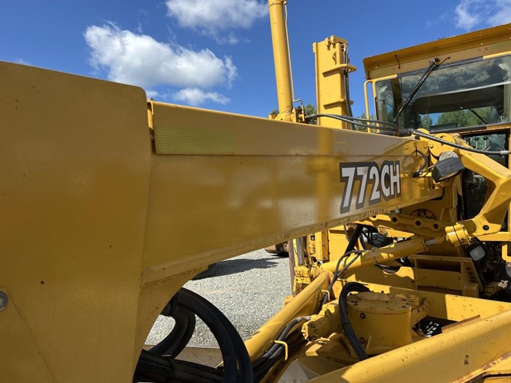 2001-deere-772ch-image-37