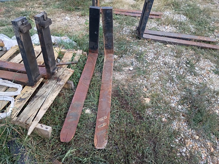 #109-•-set-of-42"-pallet-forks-image-1