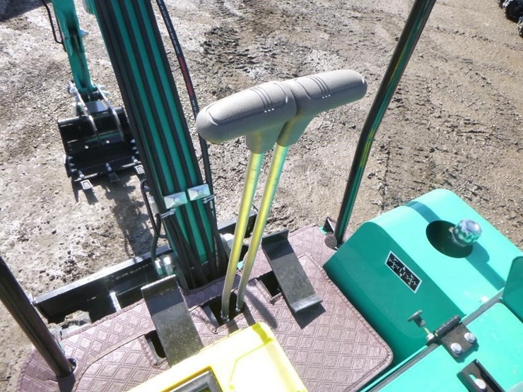 2025-agt-h15r-hydraulic-excavator-image-21