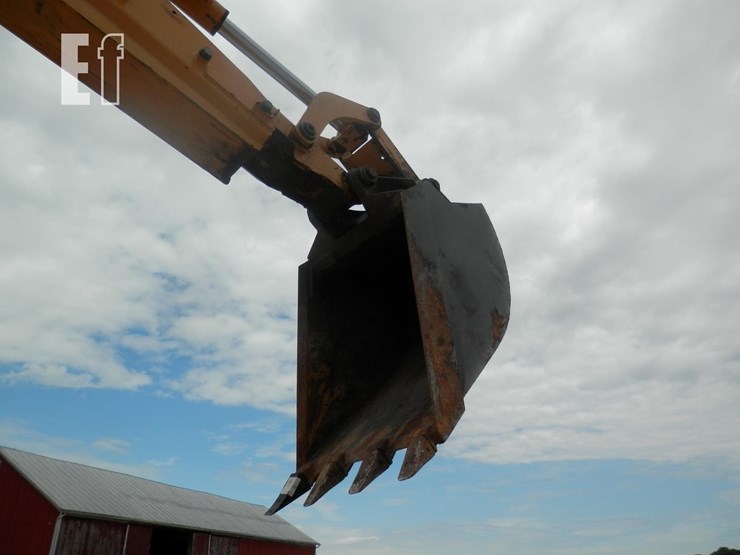 new-holland-555e-image-23