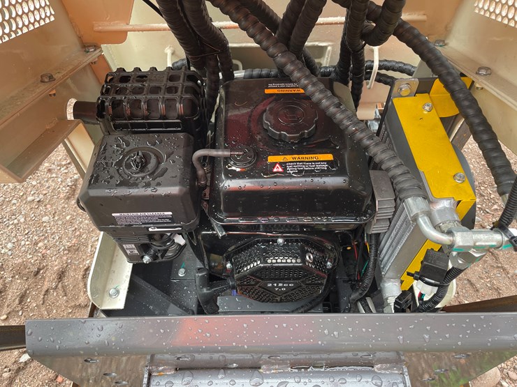 #8162-•-agt-stand-on-self-loading-crawler-dumper-image-8
