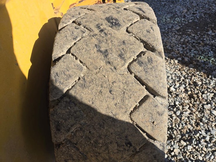 deere-324g-image-45