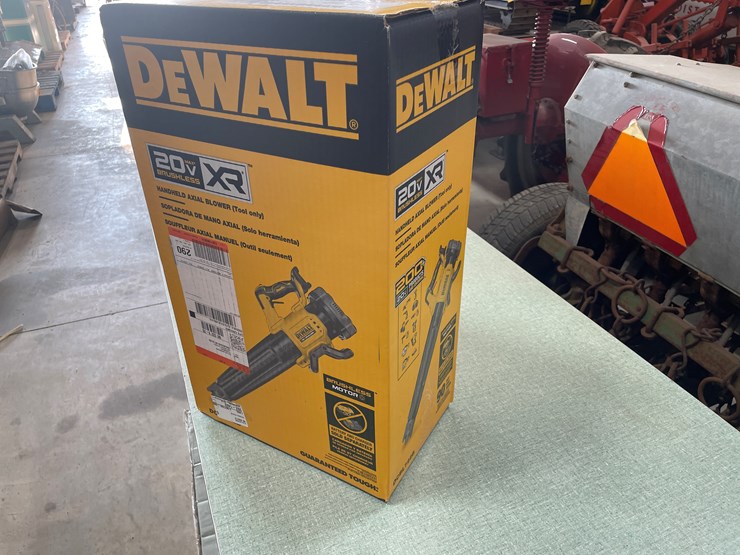 #6347-•-new-dewalt-20v-xr-axial-leaf-blower-image-1
